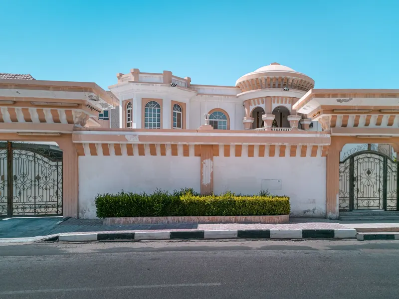 Estate entrance gates