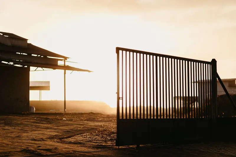 Cantilever lot gate